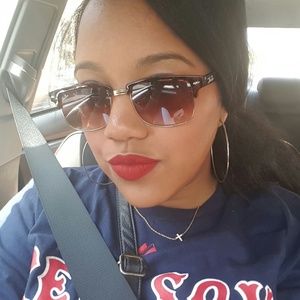 Meet your Posher, Jolie